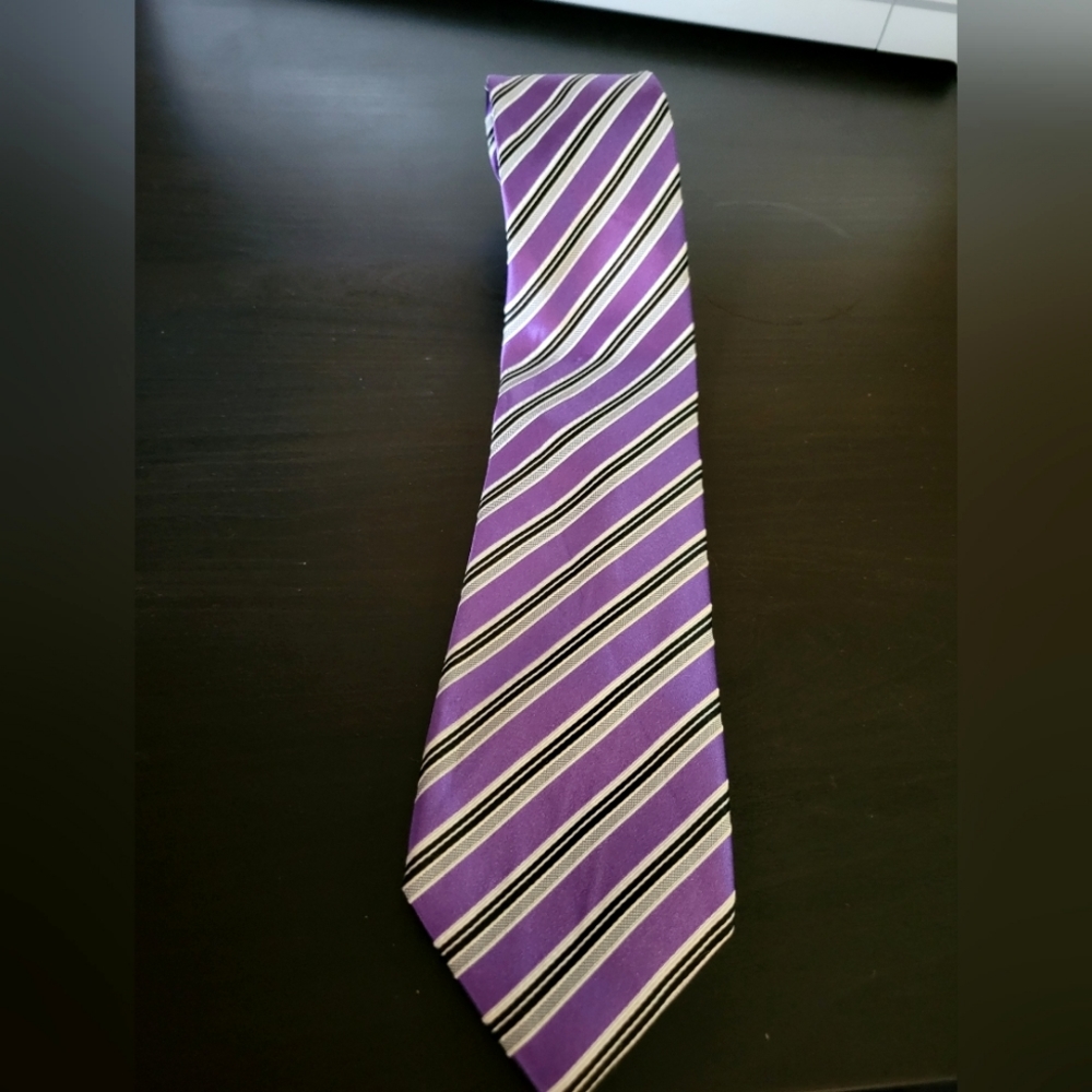 Geoffrey Beene purple striped silk tie